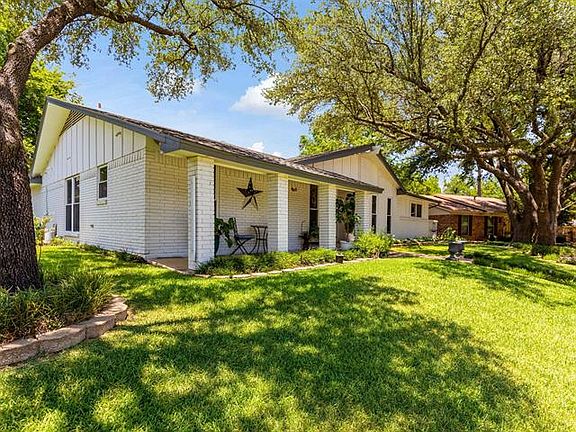 3rd image of 1229 Gardengate Cir