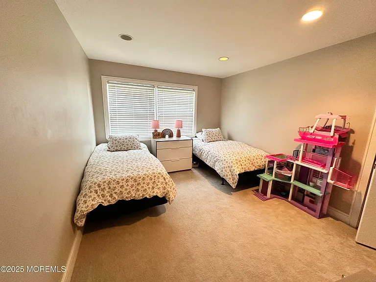 330 Highland Ave — Photo 16