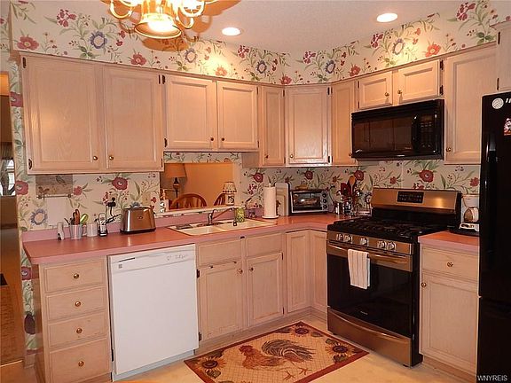 4th image of 38 Sawmill Ct