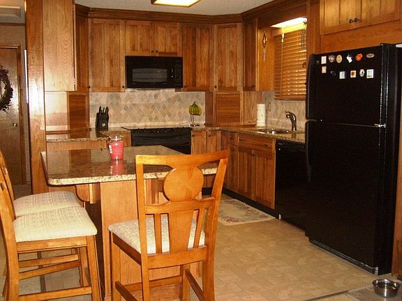 Newly remodeled kitchen, graninte, tile backsplash and new cabinets -beautiful