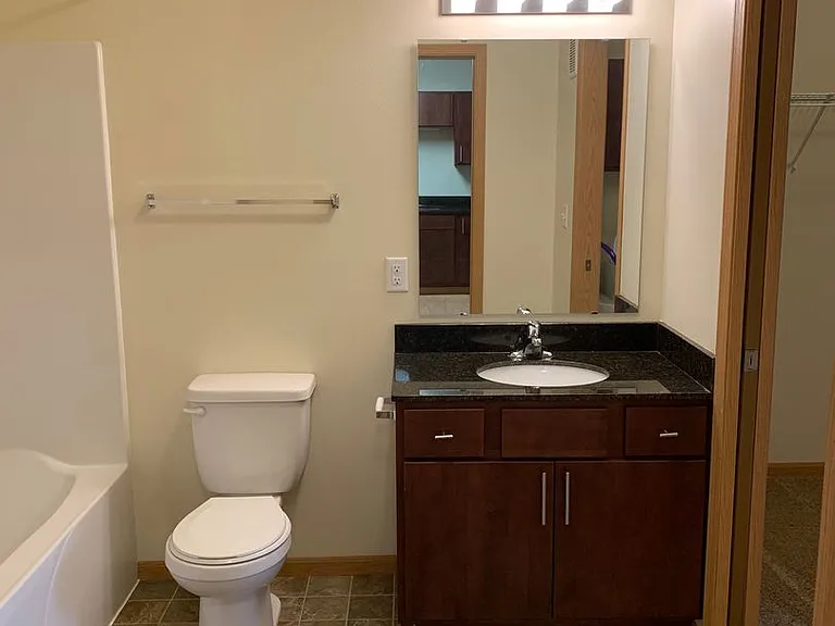 West Lake II Apartments — Photo 32
