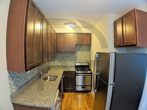 5th image of 550 W Arlington Pl #550304