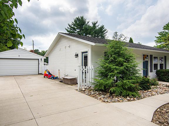 2nd image of 2423 Eastfield Dr
