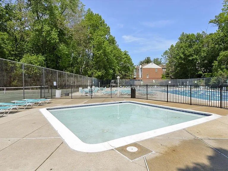 10513 Weymouth St #102 — Photo 40