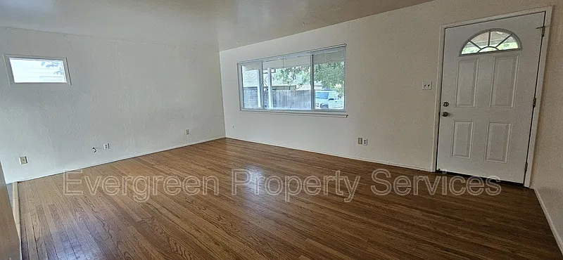 3 bed, 2.0 bath, 1288 sqft, $2,400 — Photo 2