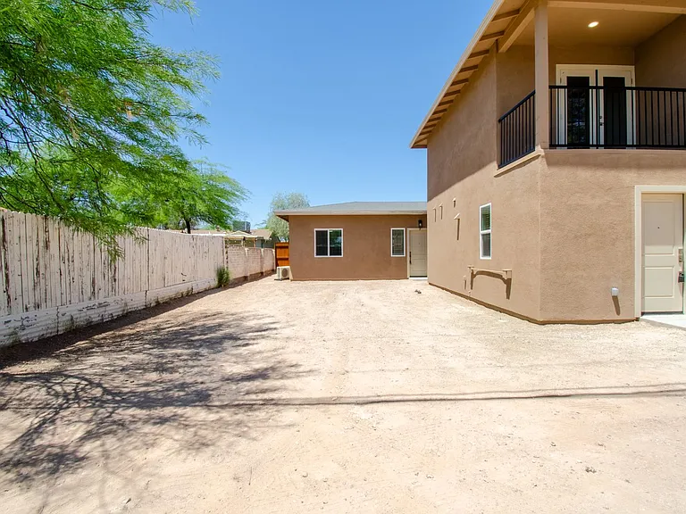 1720 E Edison St — Photo 31