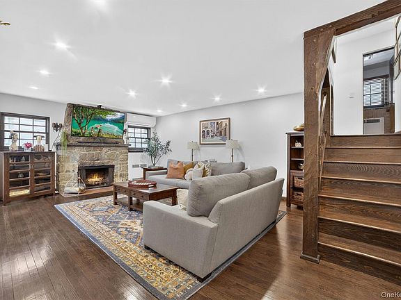 2nd image of 27 Desmond Avenue