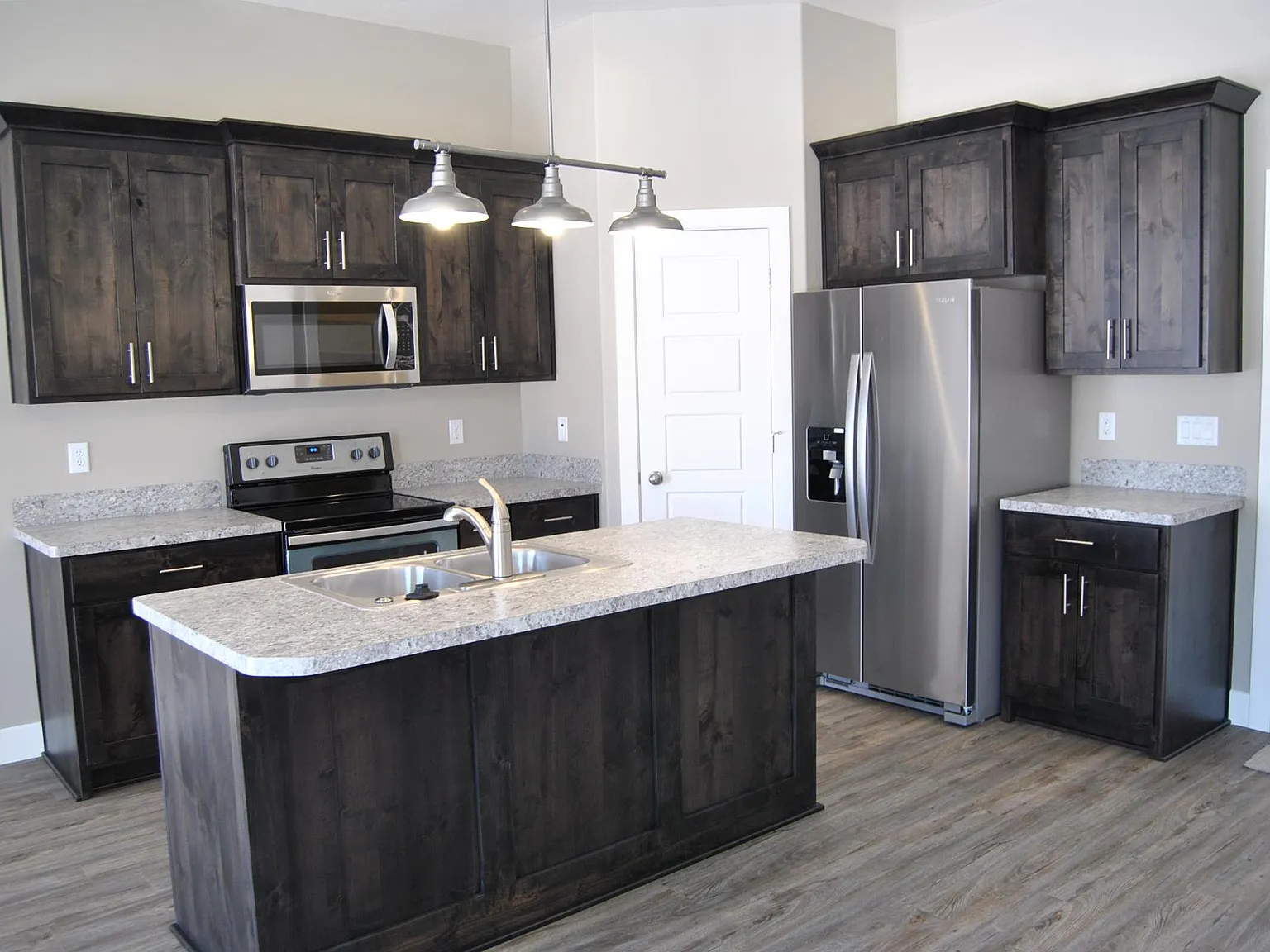 6 bed, 2730 sqft, $2,350 — Photo 4
