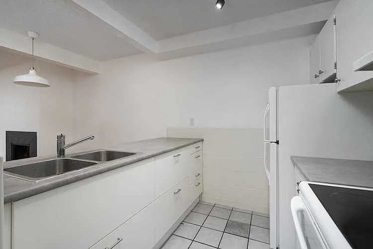 Photo 2 of 10 - 10305 120th St NW #206 - Edmonton, AB Building Photo - 10305 120th St NW #206