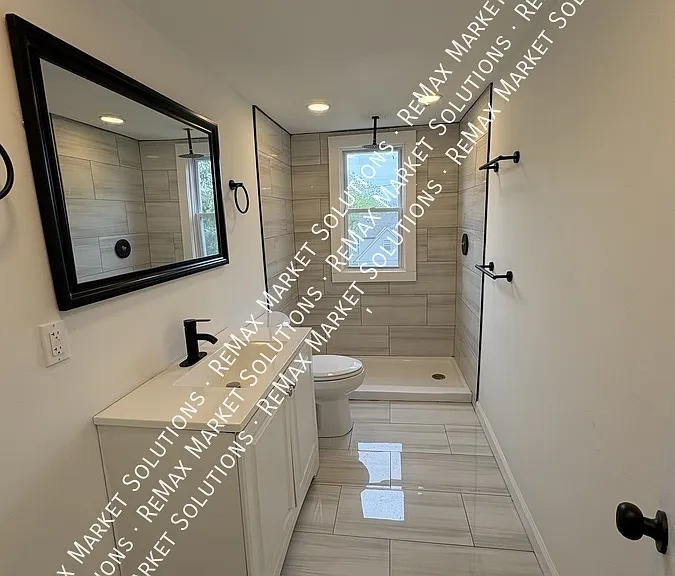 3366 E 130th St #3 — Photo 8