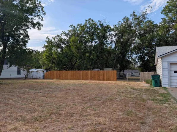 709 Sycamore St, Burkburnett, TX 76354