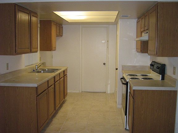 2nd image of 140 W Cedarwood Cir
