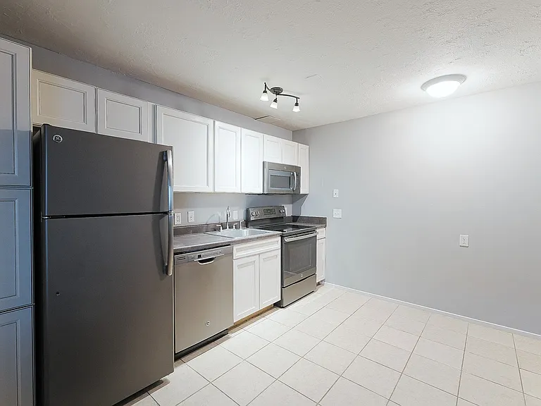 Marshall Apartments — Photo 12