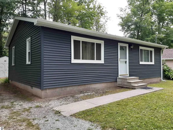 1217 Wilber Resort Rd, Oscoda, MI 48750