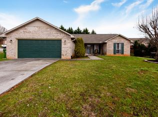 1155 Willow Creek Cir, Maryville, TN 37804