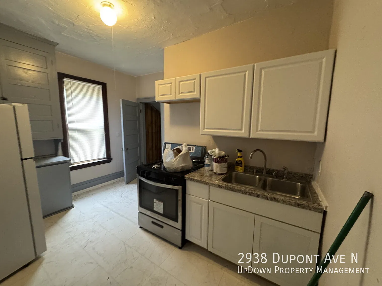 Charming 1-Bedroom Home Retreat in Minneapolis Cozy Living Awaits on Dupont Ave!" — Photo 3