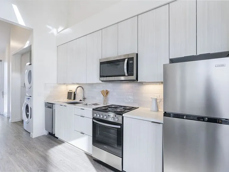 5880 N Greeley Ave — Photo 7