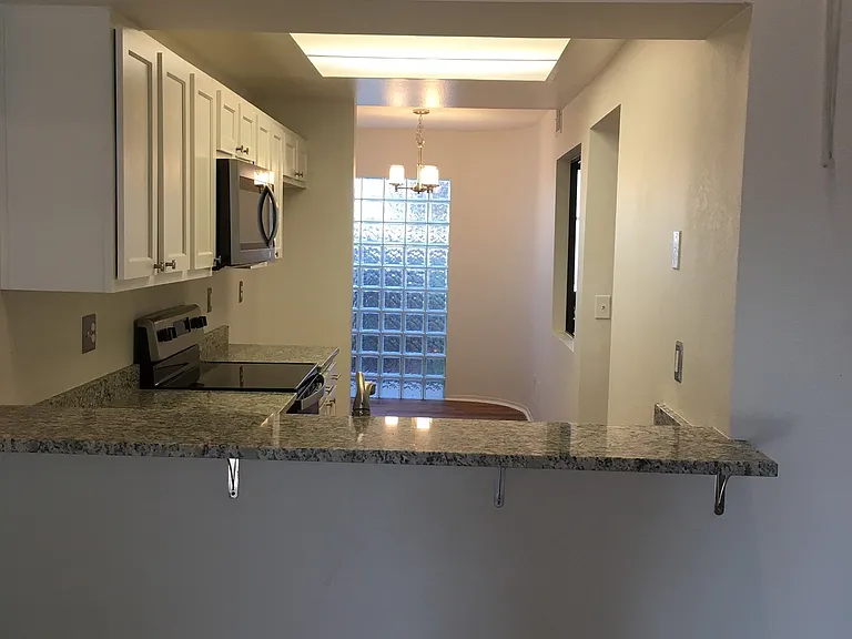 3625 N Forgeus Ave — Photo 8