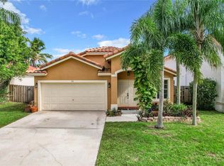 94 Vista Luna Dr, Davie, FL 33325