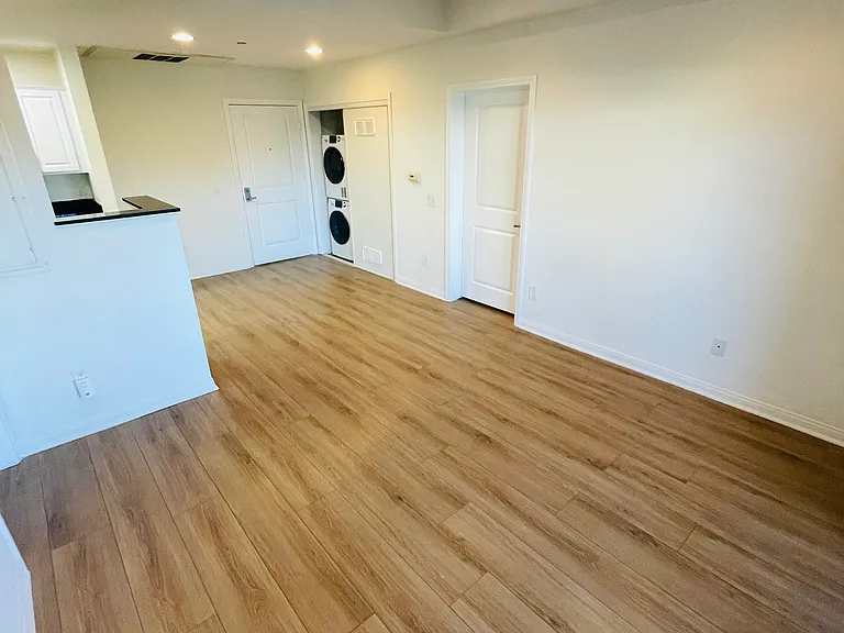 1301 N. Hollywood Way — Photo 4