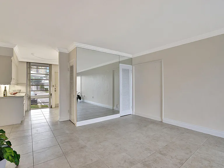 2727 Yacht Club Blvd #2A — Photo 37