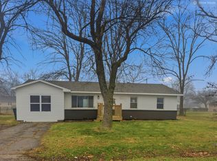 805 S Rollins St, Centralia, MO 65240