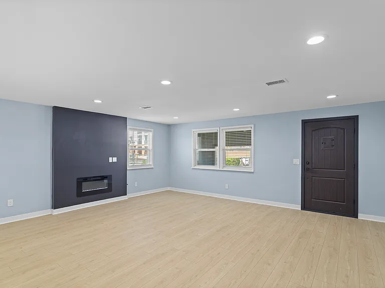 8996 Newport Ave — Photo 11
