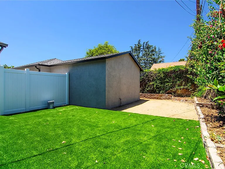 6363 Darby Ave — Photo 14