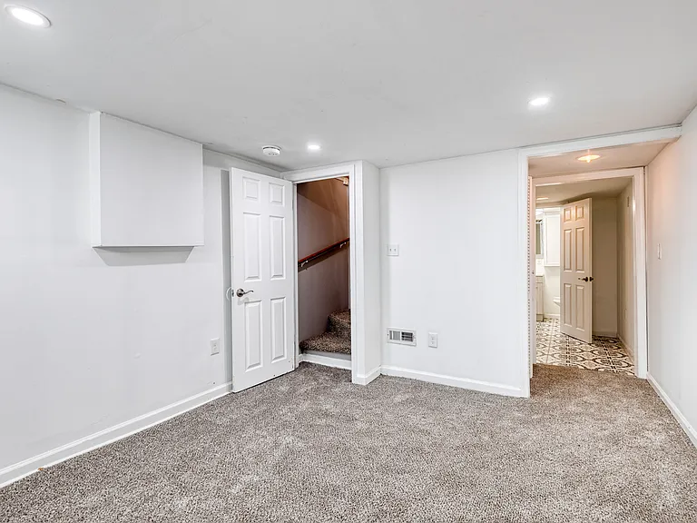634 Wyeth St — Photo 11