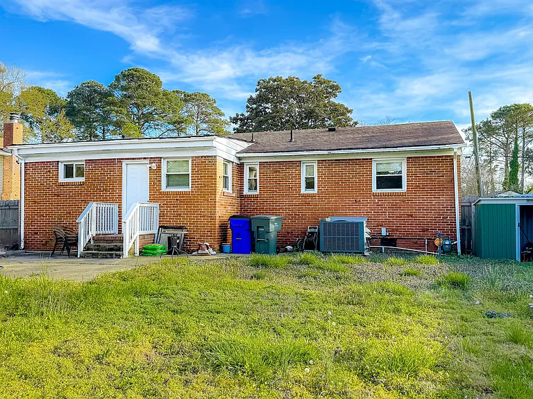 1346 Tallwood St — Photo 30
