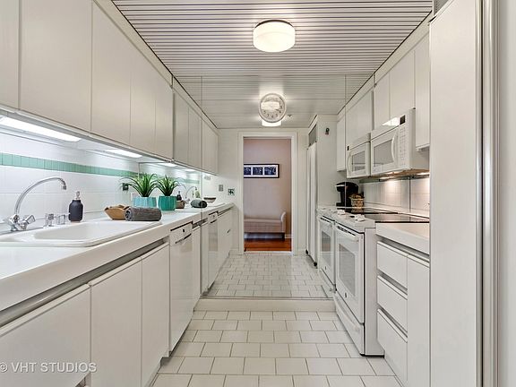 5th image of 161 E Chicago Ave APT 38G
