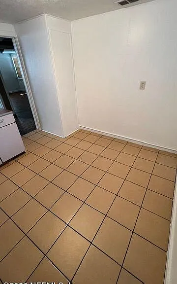 5150 Kingsbury St — Photo 6