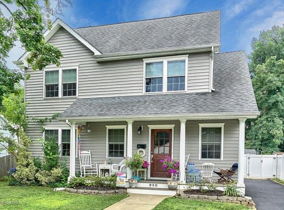 2nd image of 940 Park Pl