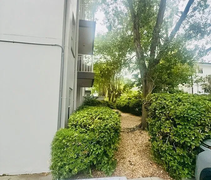 2314 S Clewis Ct #301 — Photo 8