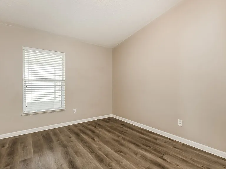 25213 Hyde Park Blvd — Photo 12