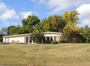 8416 Louwen Dr, Saint Louis, MO 63124