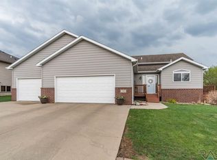 205 E Switch Grass Trl, Brandon, SD 57005