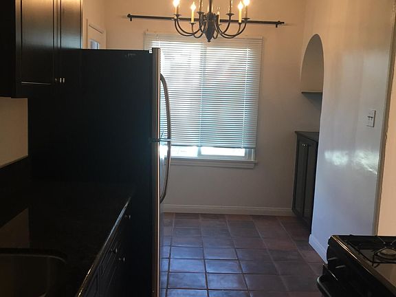 5th image of 512 N Sycamore Ave APT 10