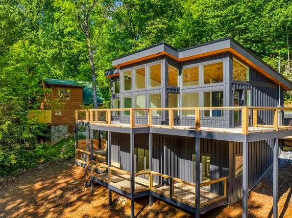 2257 Beach Front Dr, Sevierville, TN 37876