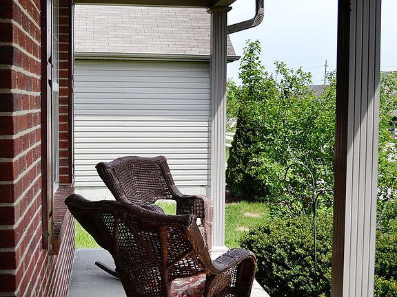 2nd image of 5185 Oak Creek Trl