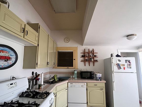 2nd image of 525 W Magnolia Ave Unit 2