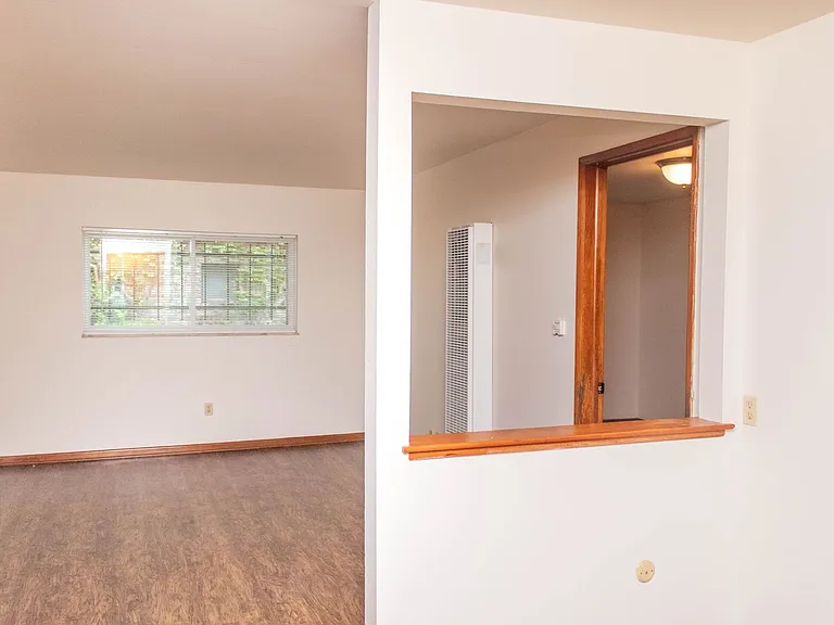 1040 Bryden Rd #II — Photo 9
