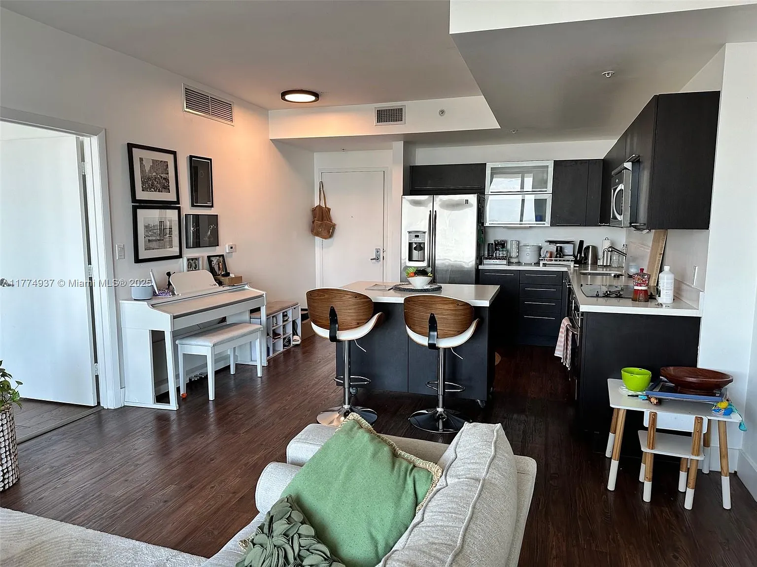 2 bed, 1087 sqft, $3,650 — Photo 4