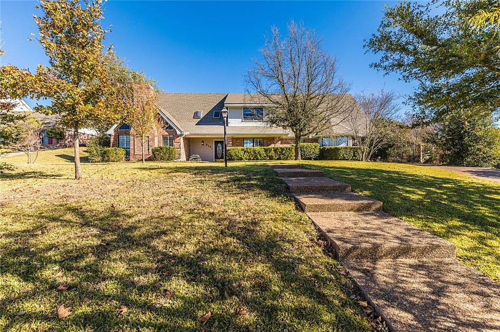 814 Forest Oaks Cir, Woodway, TX 76712 | Zillow