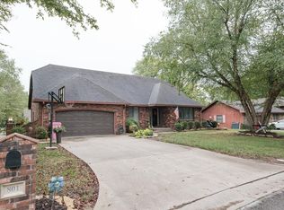 801 Spruce St, Frontenac, KS 66763