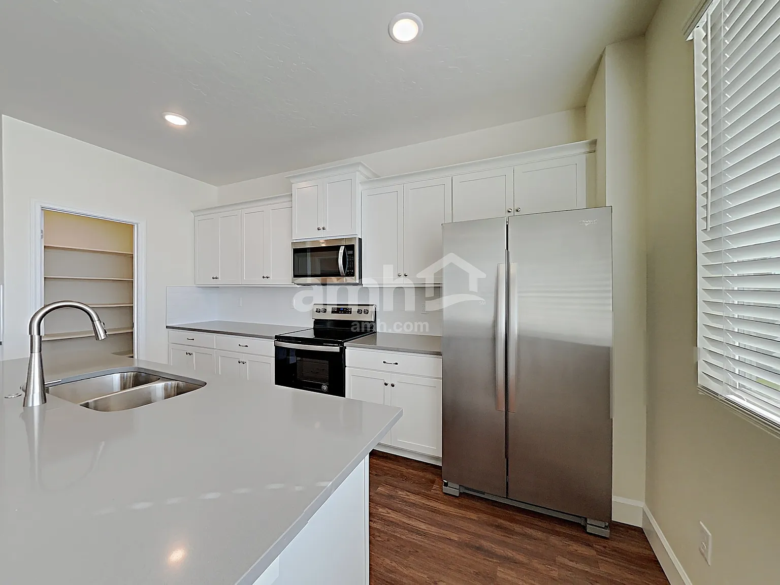 5 bed, 3.0 bath, 2455 sqft, $3,045 — Photo 3