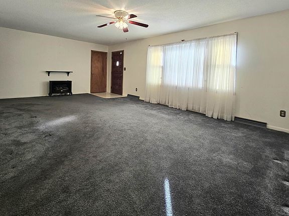 3rd image of 1308 Macarthur Rd