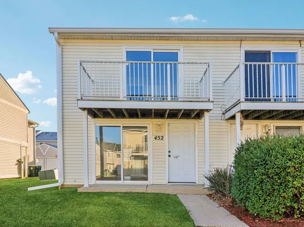 452 Meadow Green Ln, Round Lake Beach, IL 60073