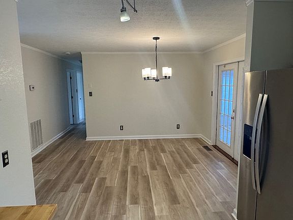 4th image of 102 Norway Ln