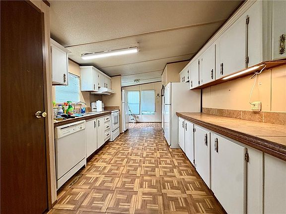 3rd image of 52282 Danna Rd